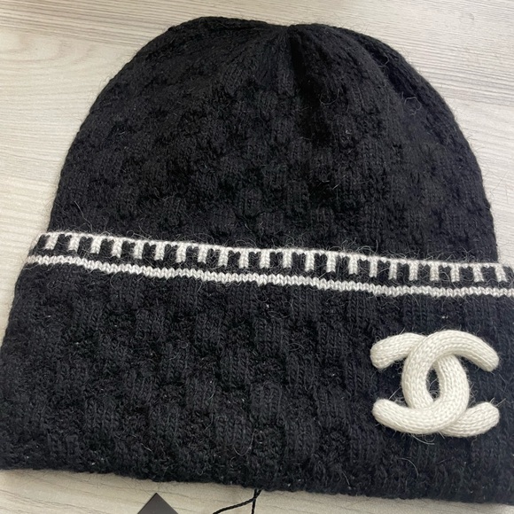 CHANEL Black and White Knit Hat - Picture 2 of 4